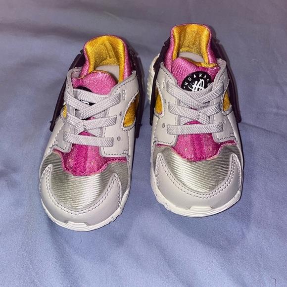 Girls 5c Nike shoes - Picture 1 of 6